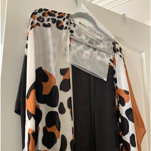 Kimono Cape Coverup Leopard Print Batwing Sleeve Asymmetrical Hem Kimono nwt - Picture 7 of 9